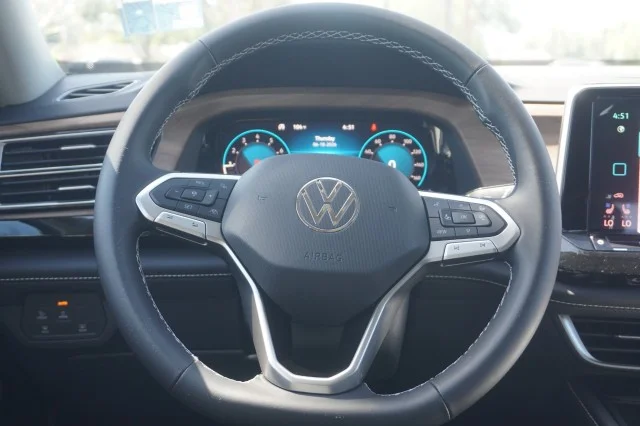 New 2026 Pure Gray Volkswagen 2.0T SE W/TECHNOLOGY image 25