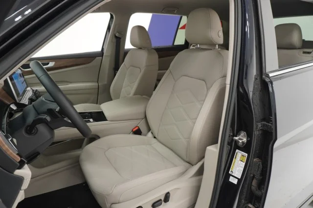 New 2026 Deep Black Pearl Volkswagen 2.0T SE w/Technology image 16