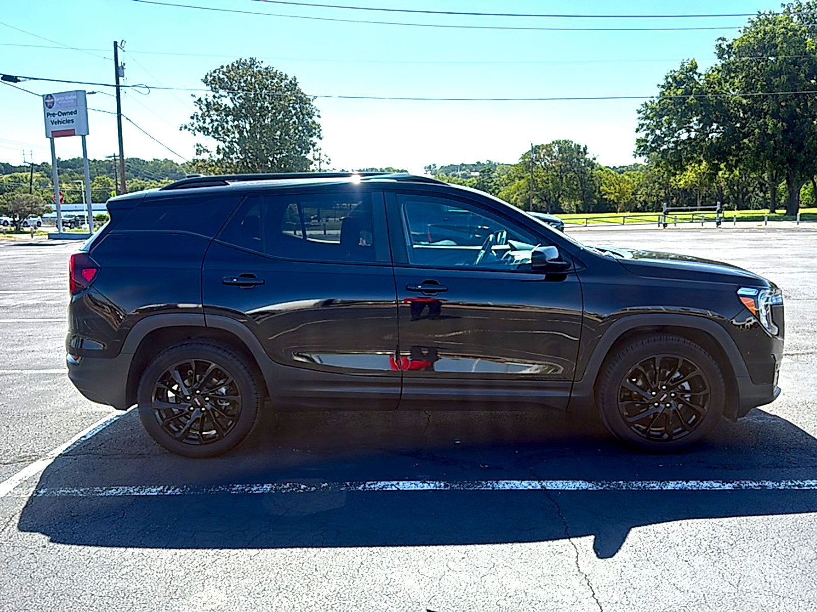 Used 2024 Ebony Twilight Metallic GMC SLE image 6