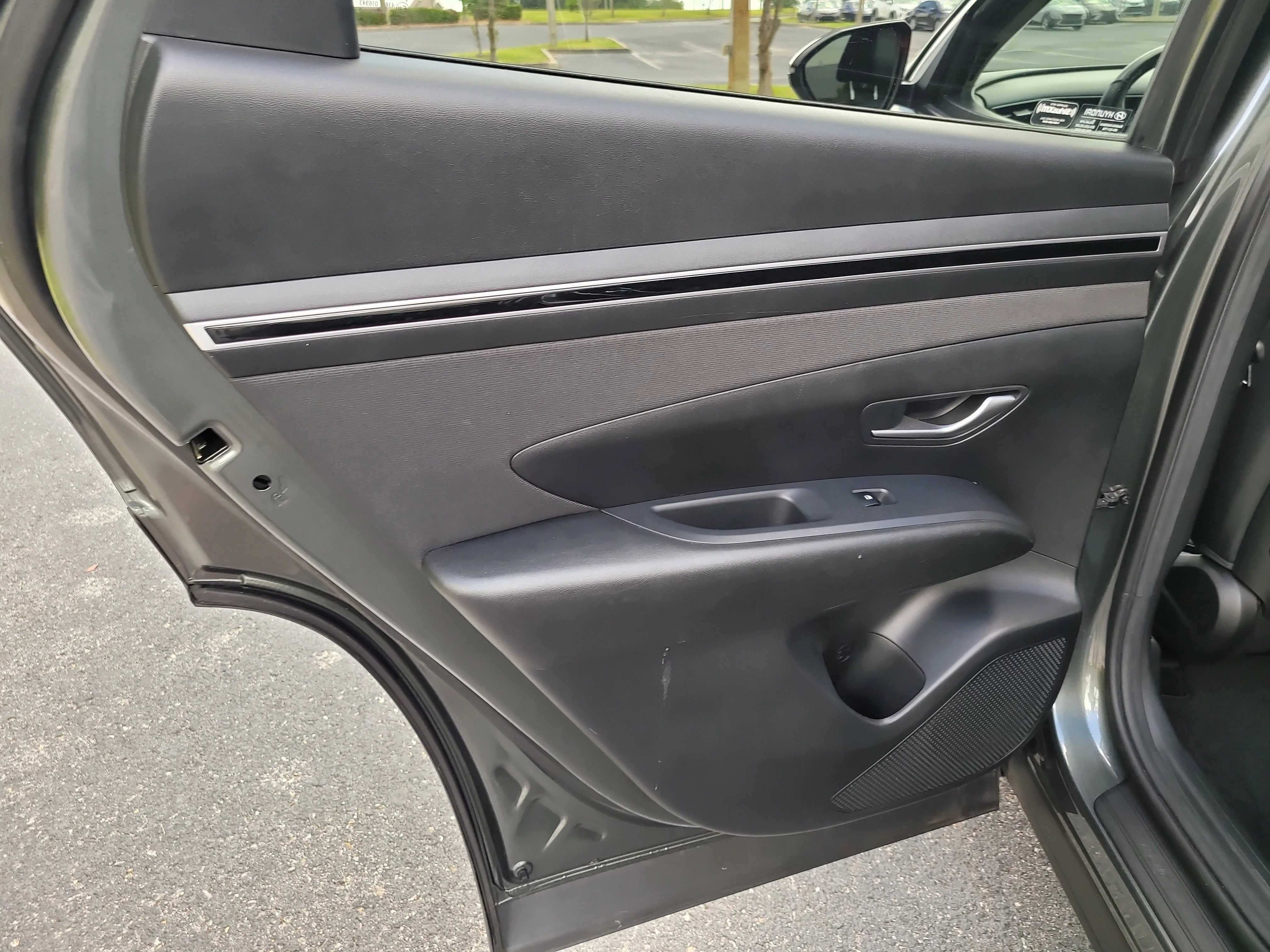 Used 2023 Amazon Gray Hyundai SEL image 13