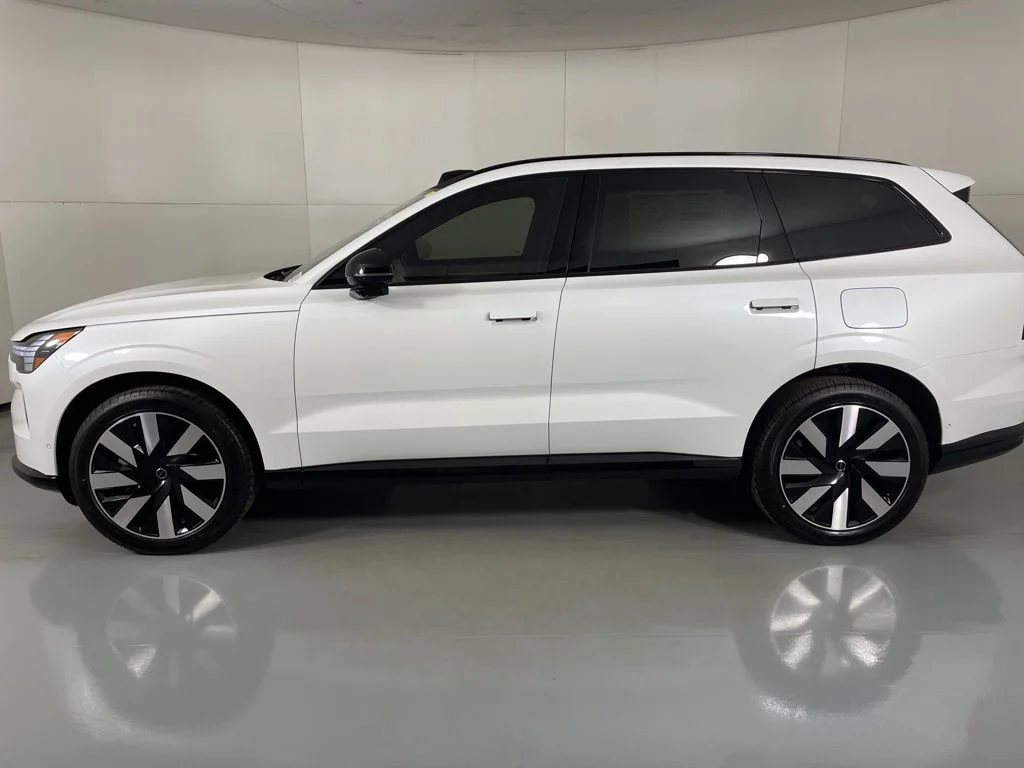 Used 2025 White Volvo Twin Motor Performance Plus image 5