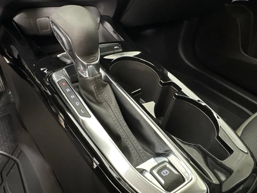 New 2026 Summit White Chevrolet ACTIV image 38