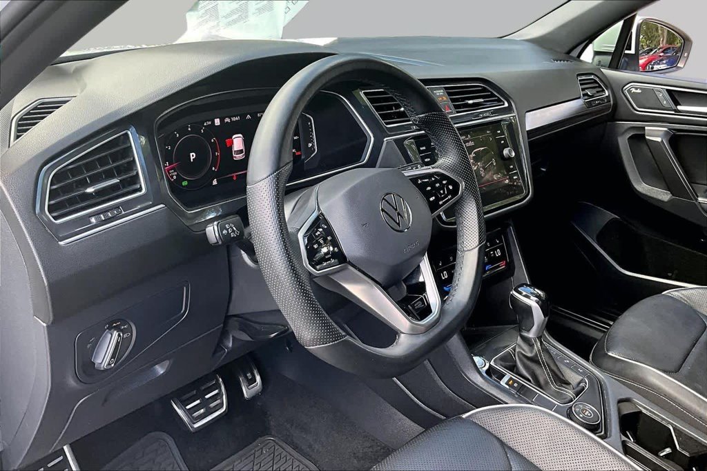 Used 2022  Volkswagen 2.0T SEL R-Line image 18