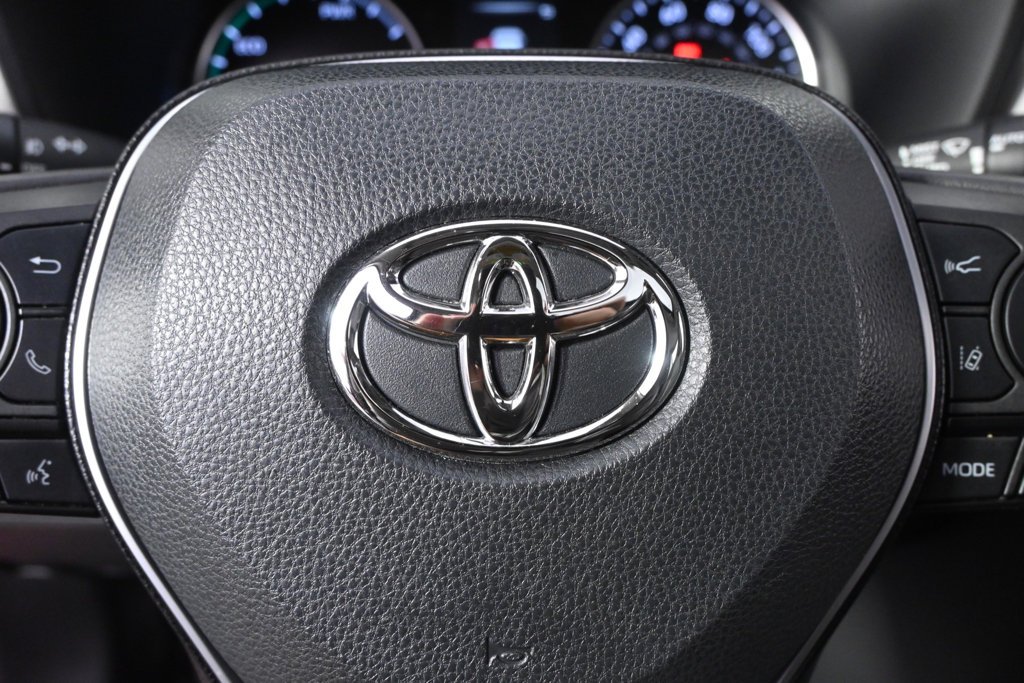 Used 2022 Pearl Toyota XLE Premium image 35