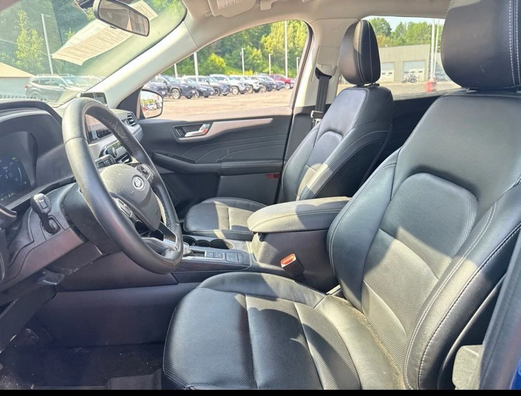 Used 2022 Blue Ford SEL image 9