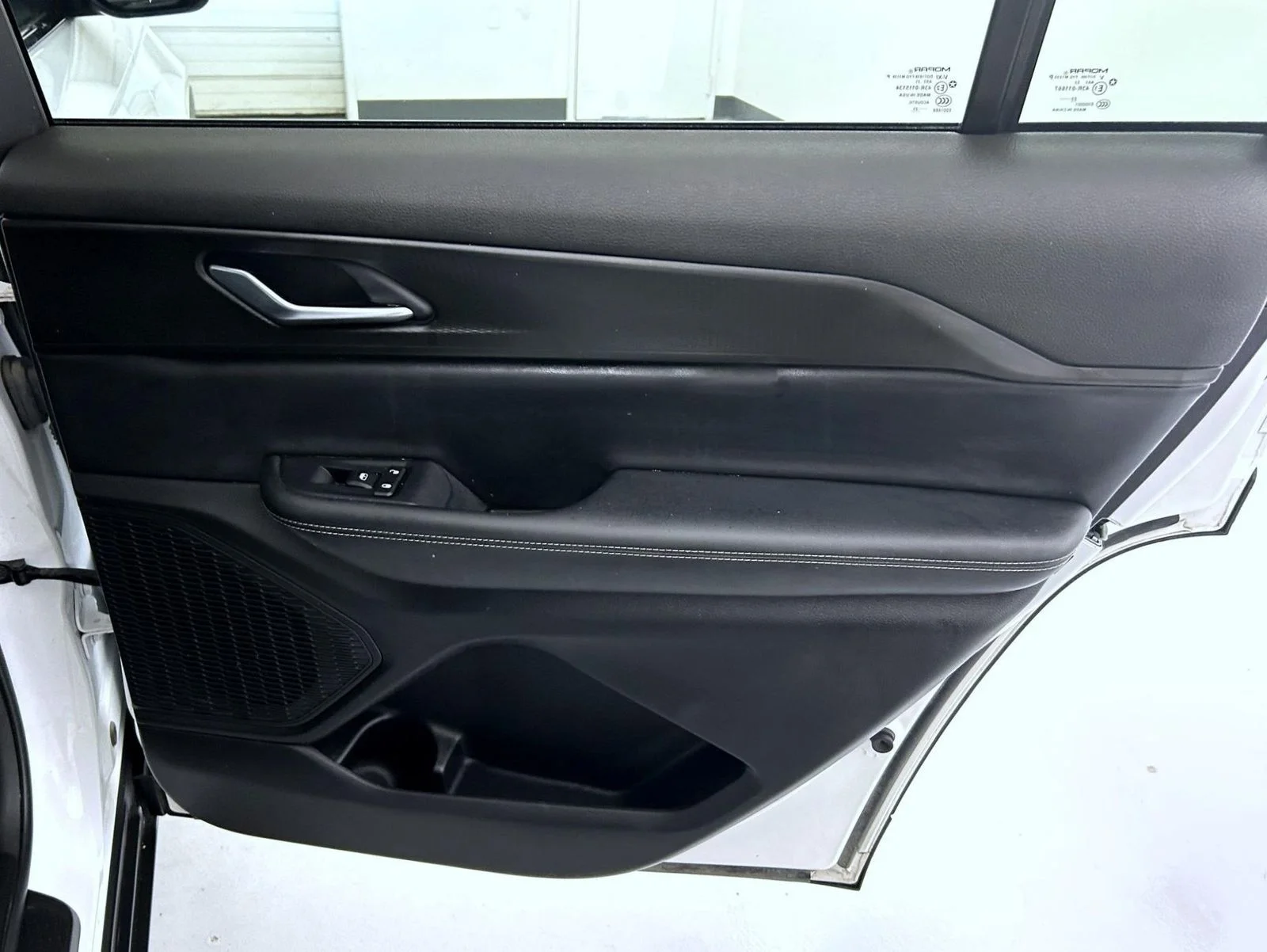 Used 2023 White Jeep Altitude image 17