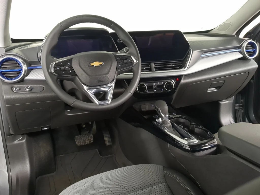 2025 Chevrolet Trax LT - Photo 12