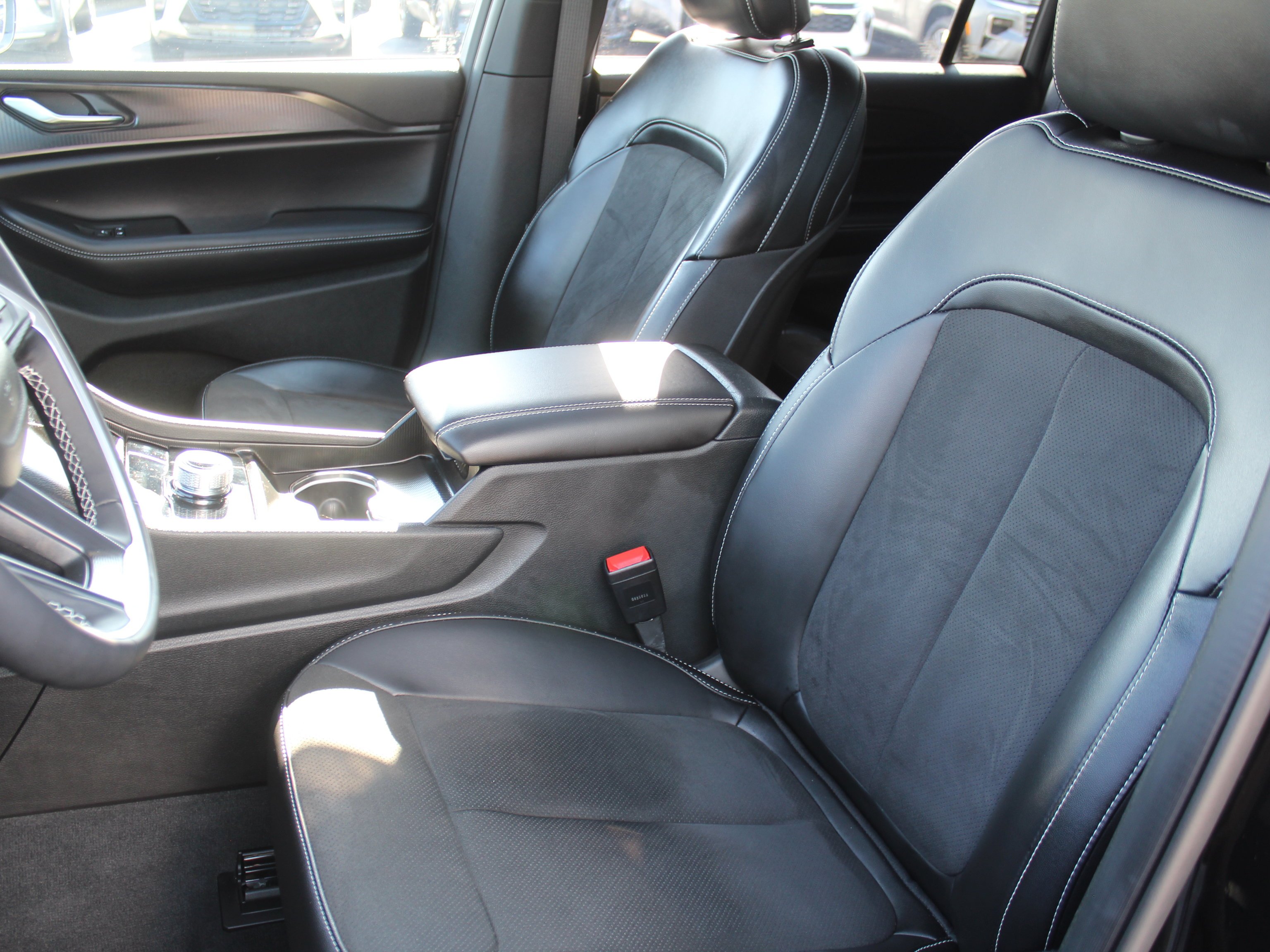 Used 2025 Black Jeep Altitude X image 13