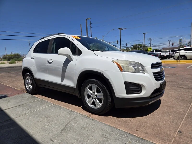 Used 2016 Summit White Chevrolet LT image 4