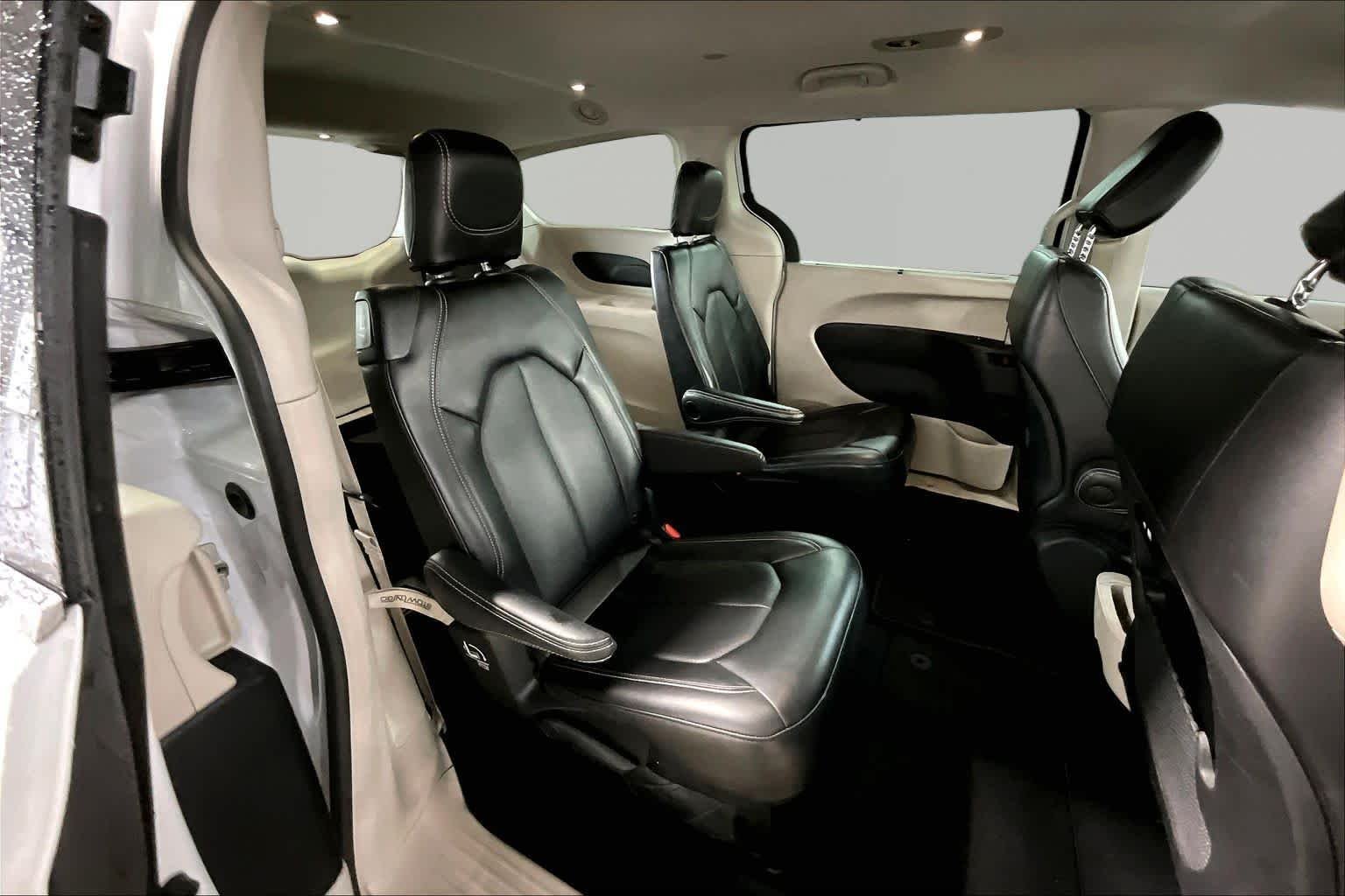 Used 2024 Bright White Clearcoat Chrysler Touring L image 20