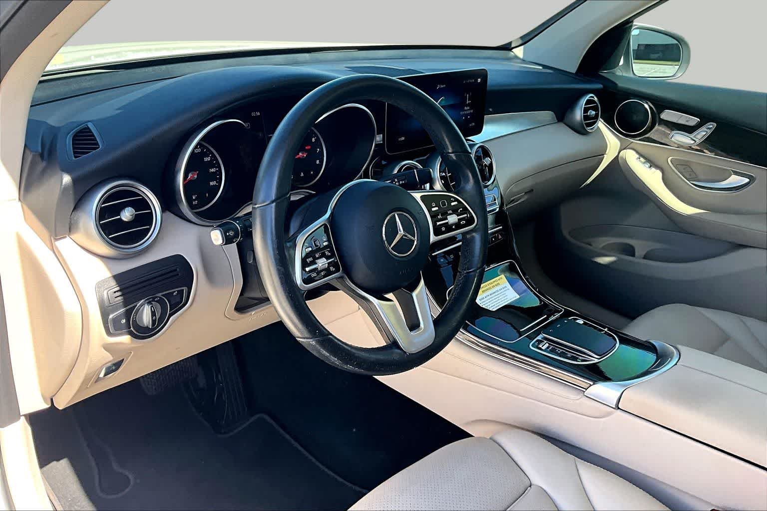 Used 2021 Polar White Mercedes-Benz GLC 300 image 32