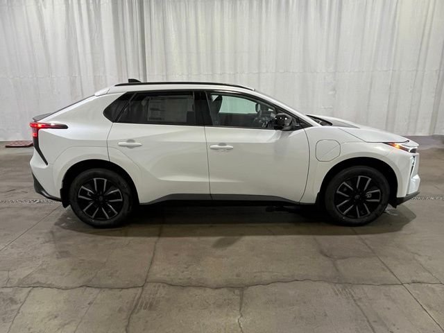 New 2026 Wind Chill Pearl <sup>1</sup> Toyota  XLE image 3