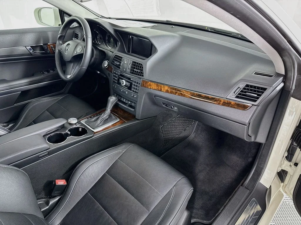 Used 2010  Mercedes-Benz E 350 image 30