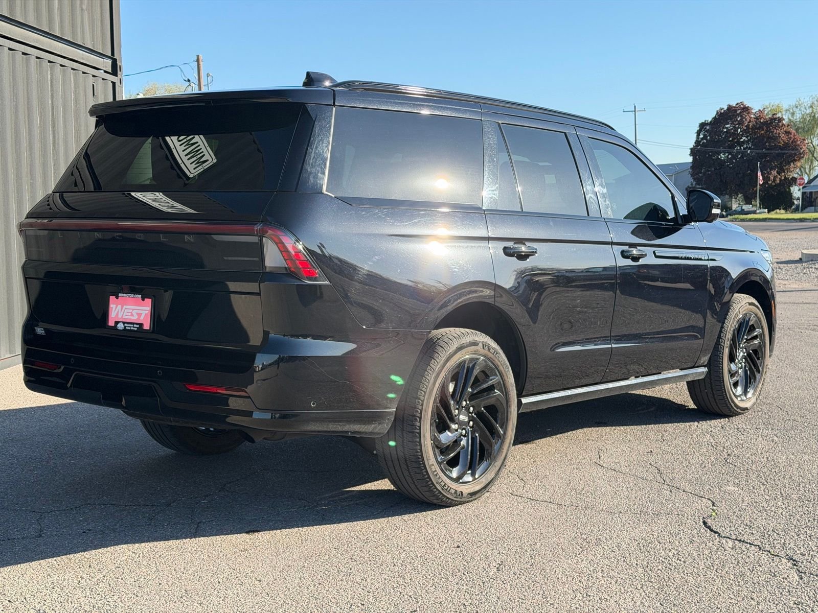 View vehicle photo 6