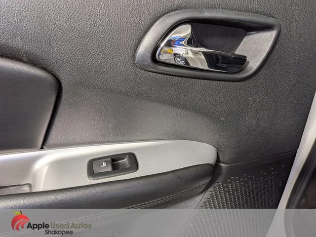 Used 2016 White Dodge Crossroad image 30