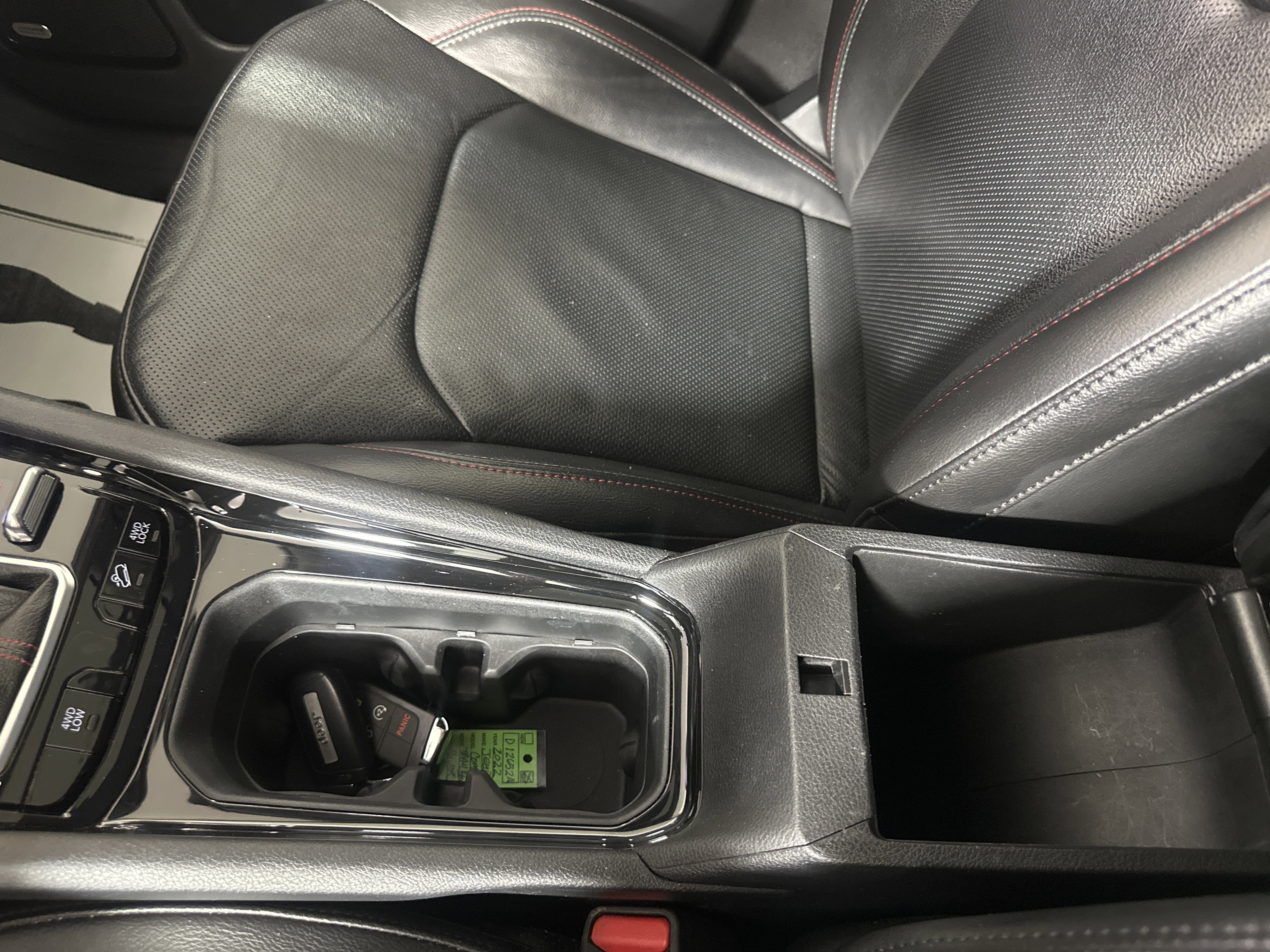 Used 2022 Billet Silver Metallic Clearcoat Jeep Trailhawk image 22