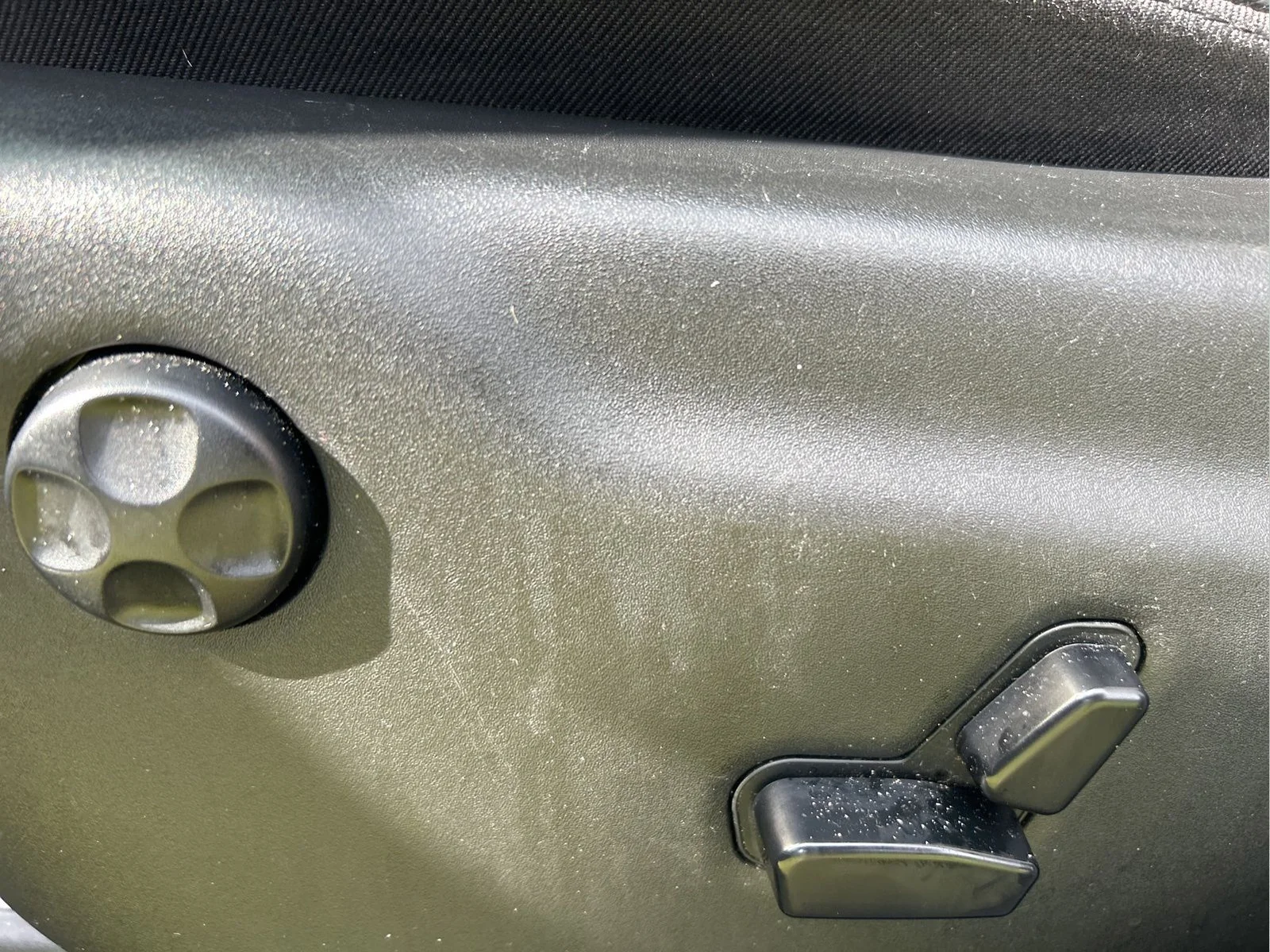 Used 2020 Velvet Jeep Altitude image 27