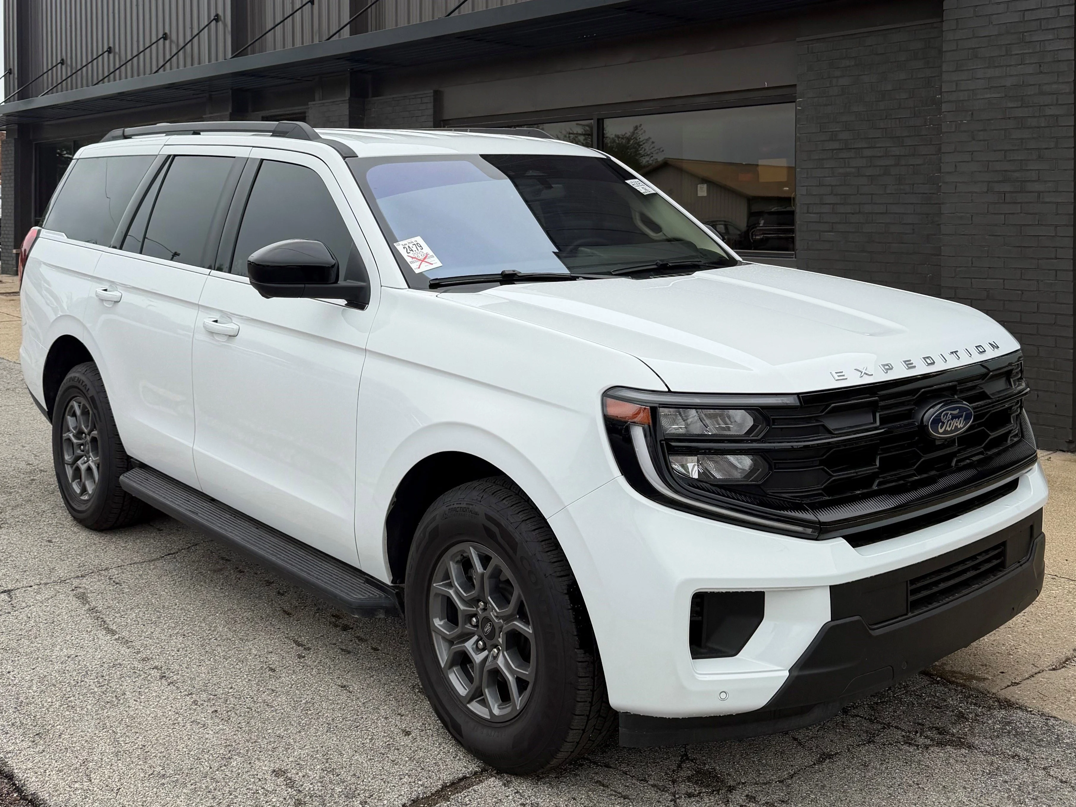 Used 2025 Oxford White Ford Active image 3