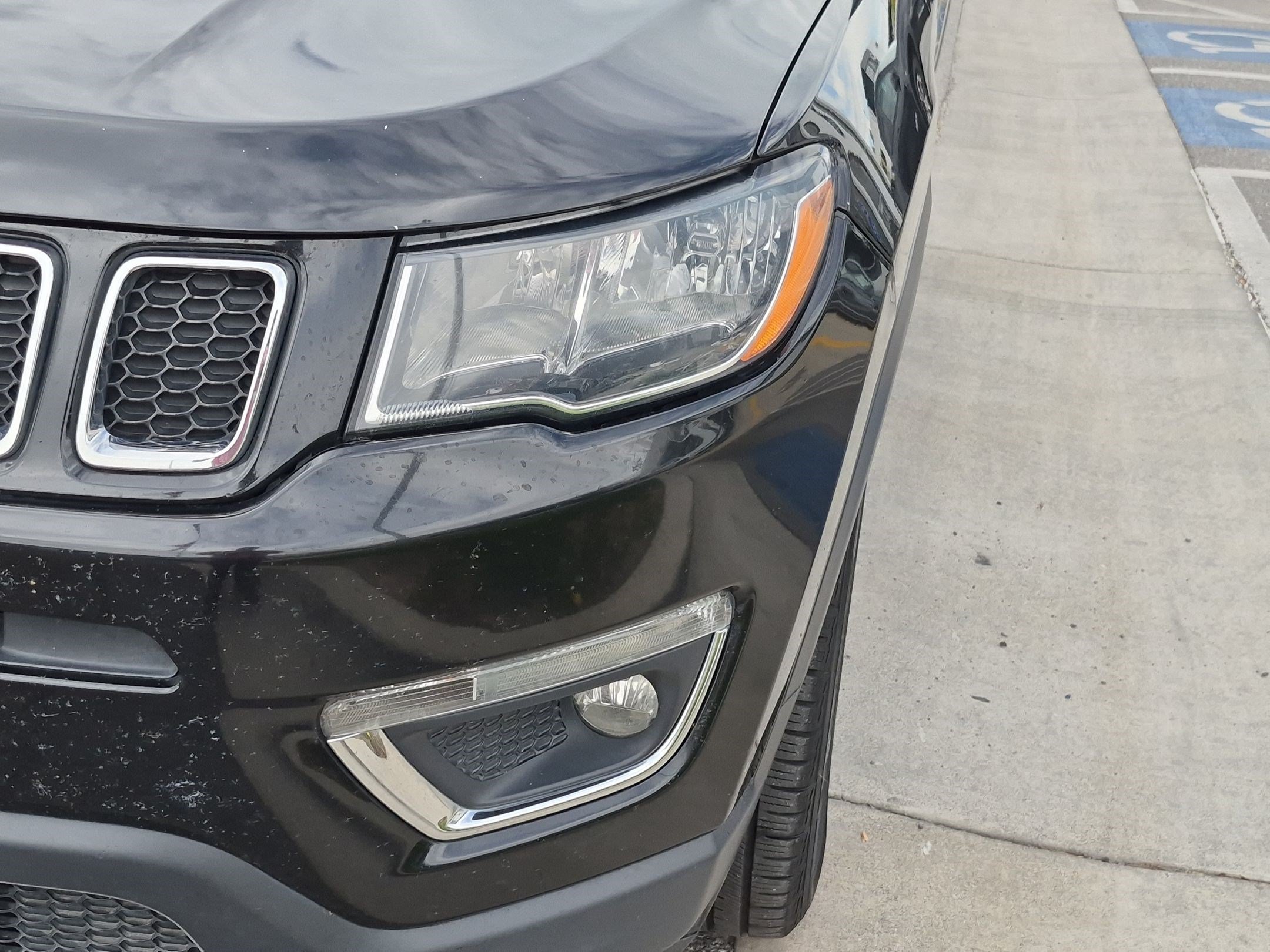 Used 2021 Diamond Black Crystal Pearlcoat Jeep Limited image 9