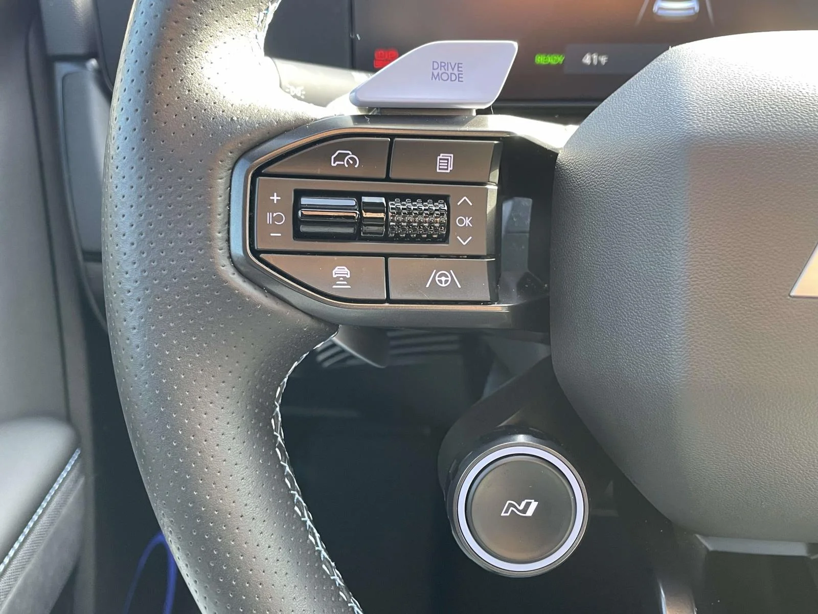 Used 2025 Abyss Black Hyundai Base image 10