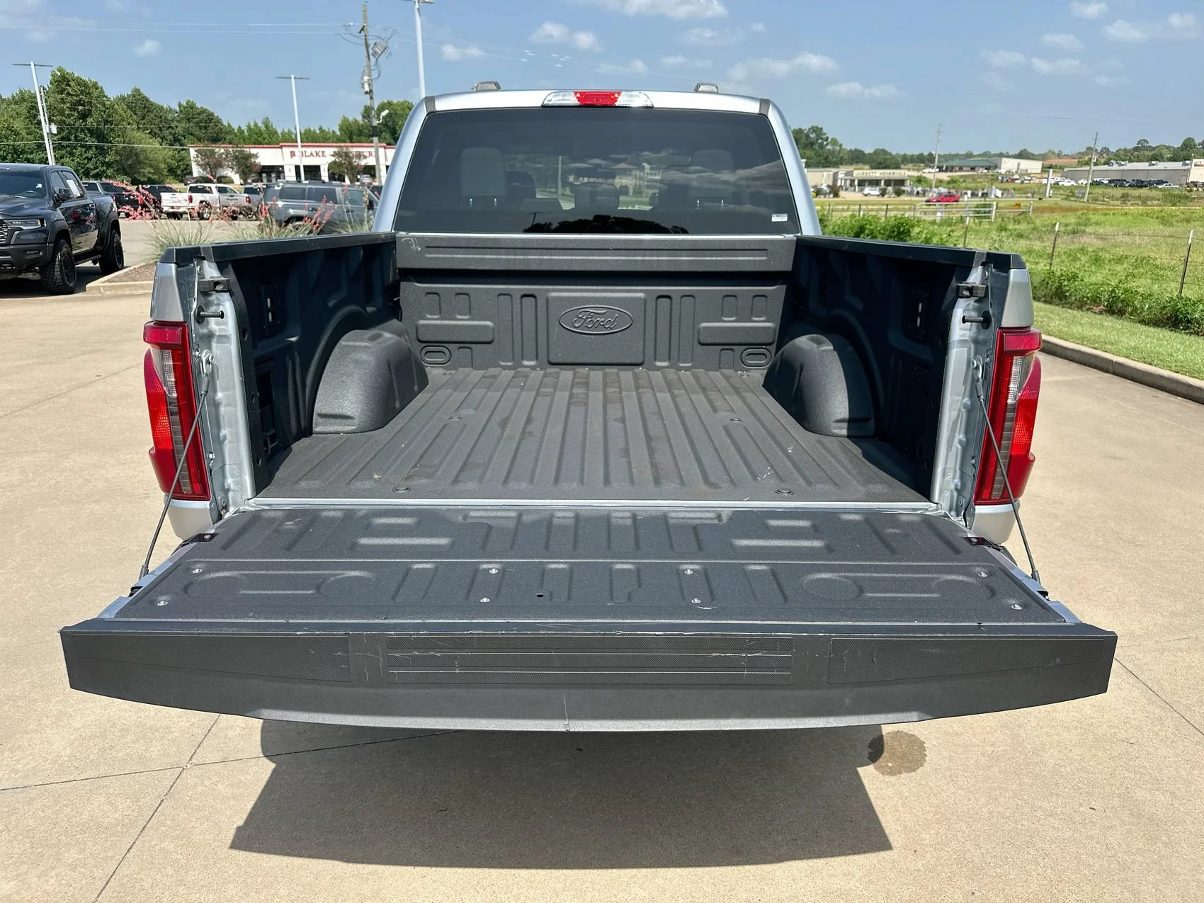 Used 2025 Silver Metallic Ford XLT image 23
