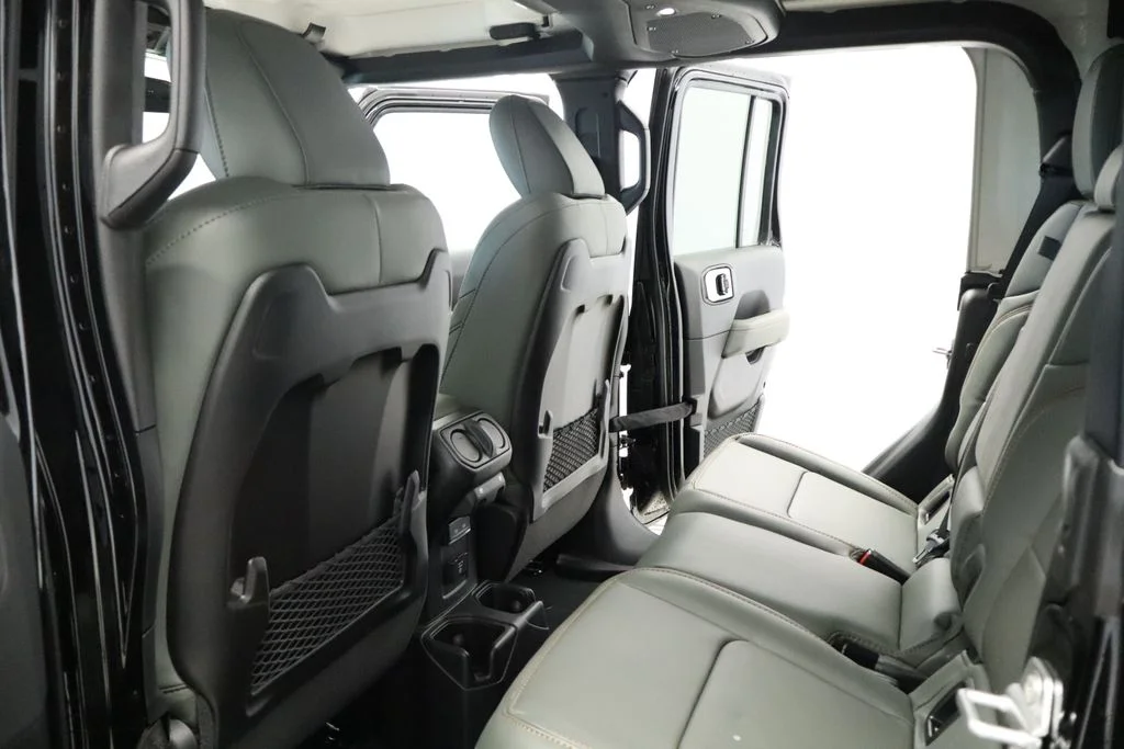 New 2026 Black Clear-Coat Exterior Paint Jeep Mojave image 31