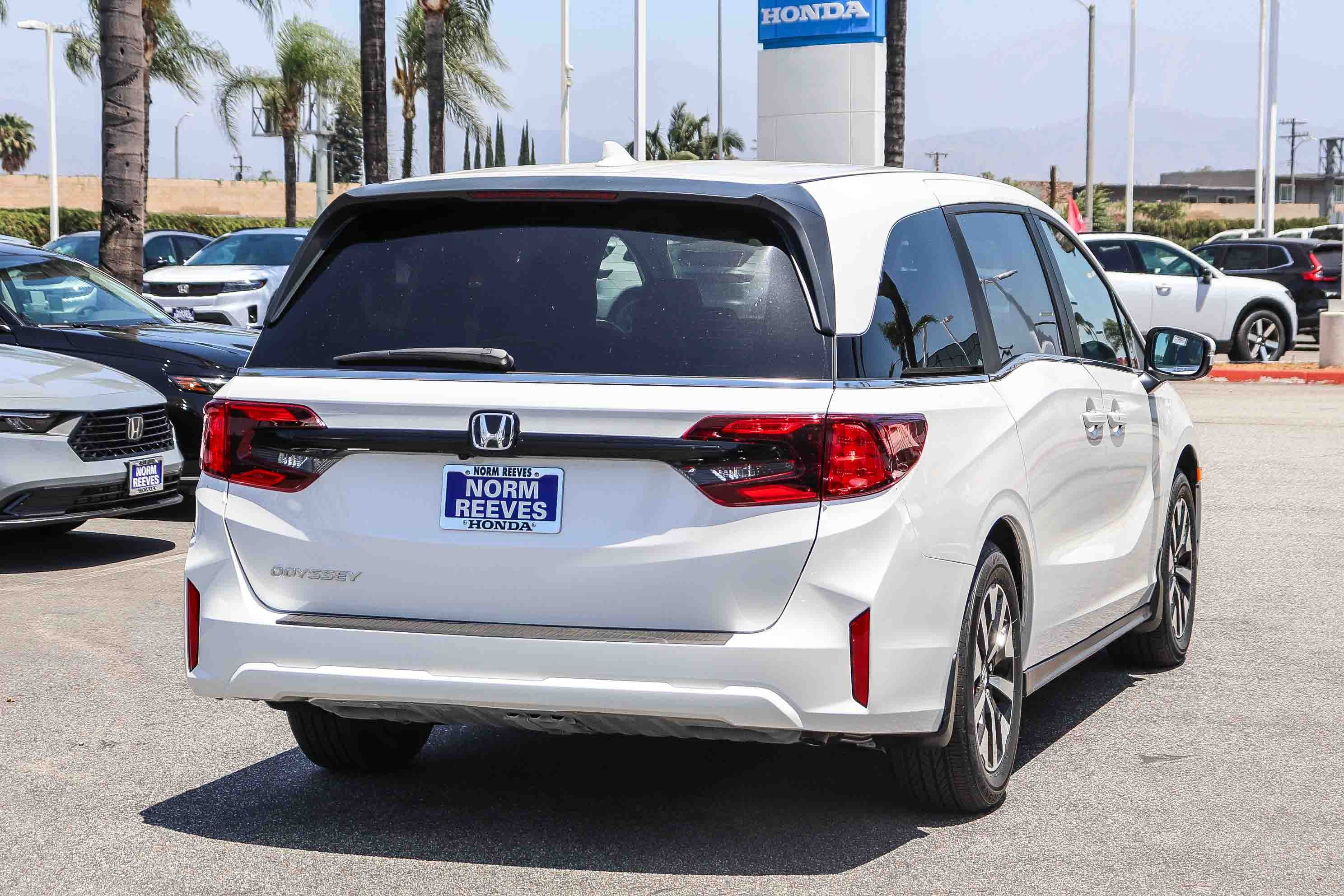 New 2026 Platinum White Pearl Honda EX-L Auto image 9