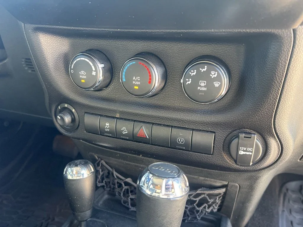 Used 2015 Black Jeep Sahara image 35