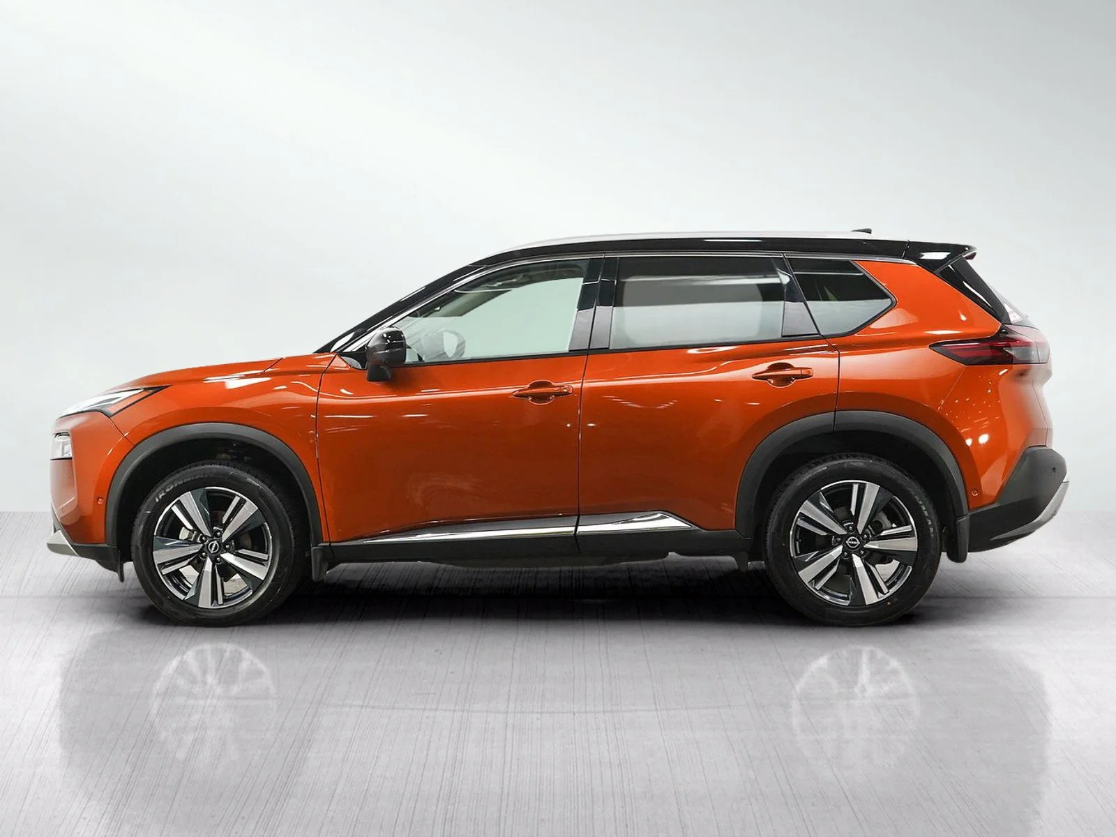 Used 2023 Nissan Rogue Platinum with VIN JN8BT3DD3PW318477 for sale in Burnsville, Minnesota