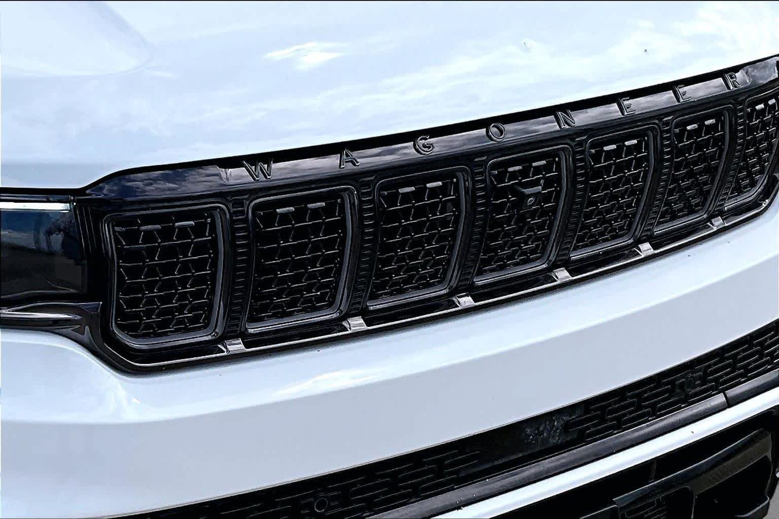 Used 2024 Bright White Clearcoat Jeep Series II Obsidian image 29