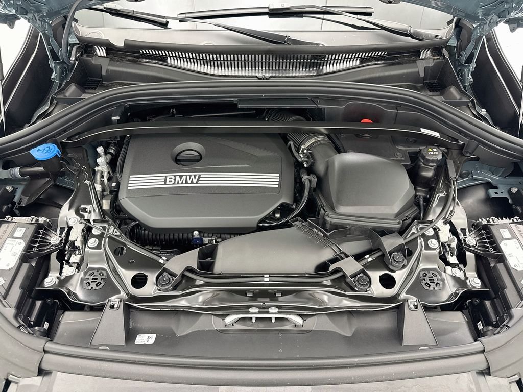 New 2026 Green Metallic BMW xDrive28i image 28
