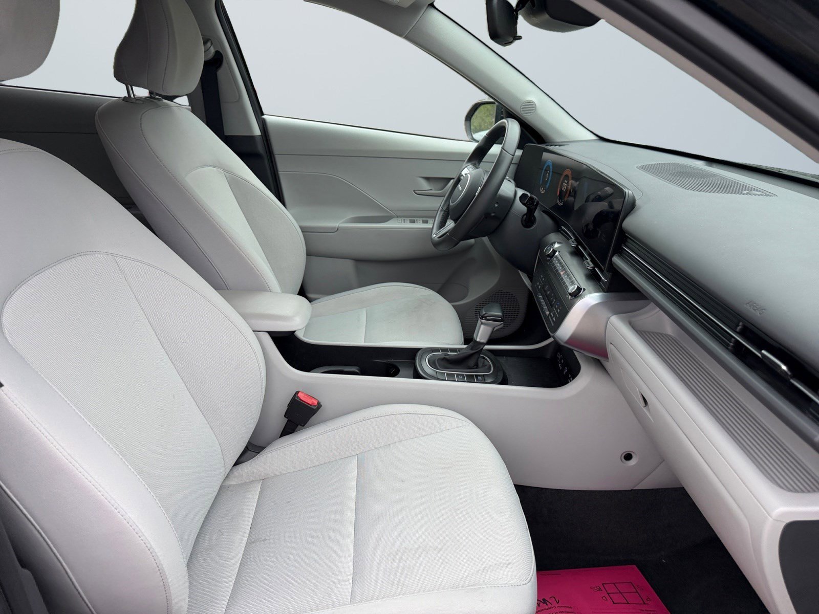 2025 Hyundai Kona SEL - Photo 16