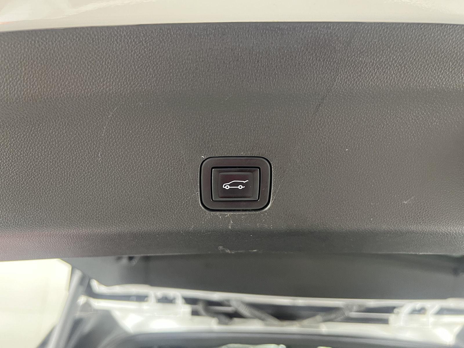 Used 2022 Summit White Chevrolet LT image 4
