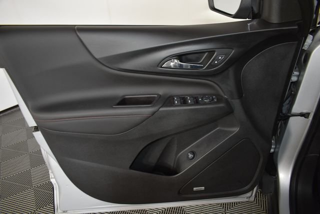 Used 2022 Silver Chevrolet RS image 28