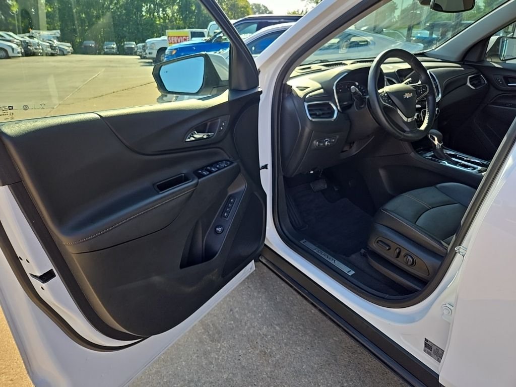 Used 2023 White Chevrolet Premier image 28