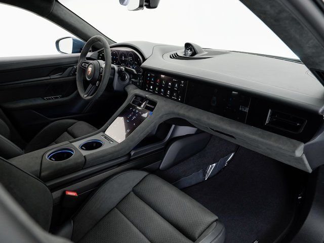 2025 Porsche Taycan GTS - Photo 24