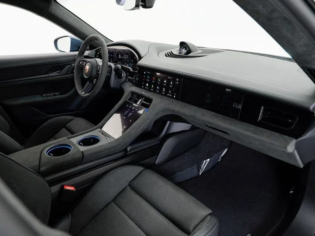 2025 Porsche Taycan GTS - Photo 24