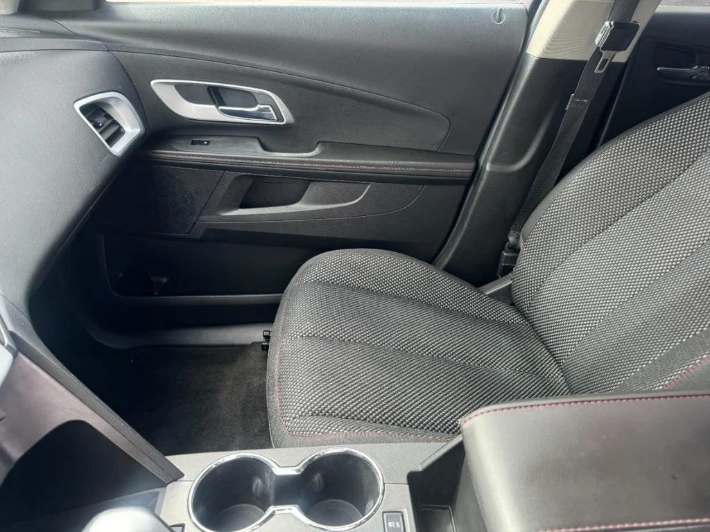Used 2011 Silver Ice Metallic Chevrolet LT image 12