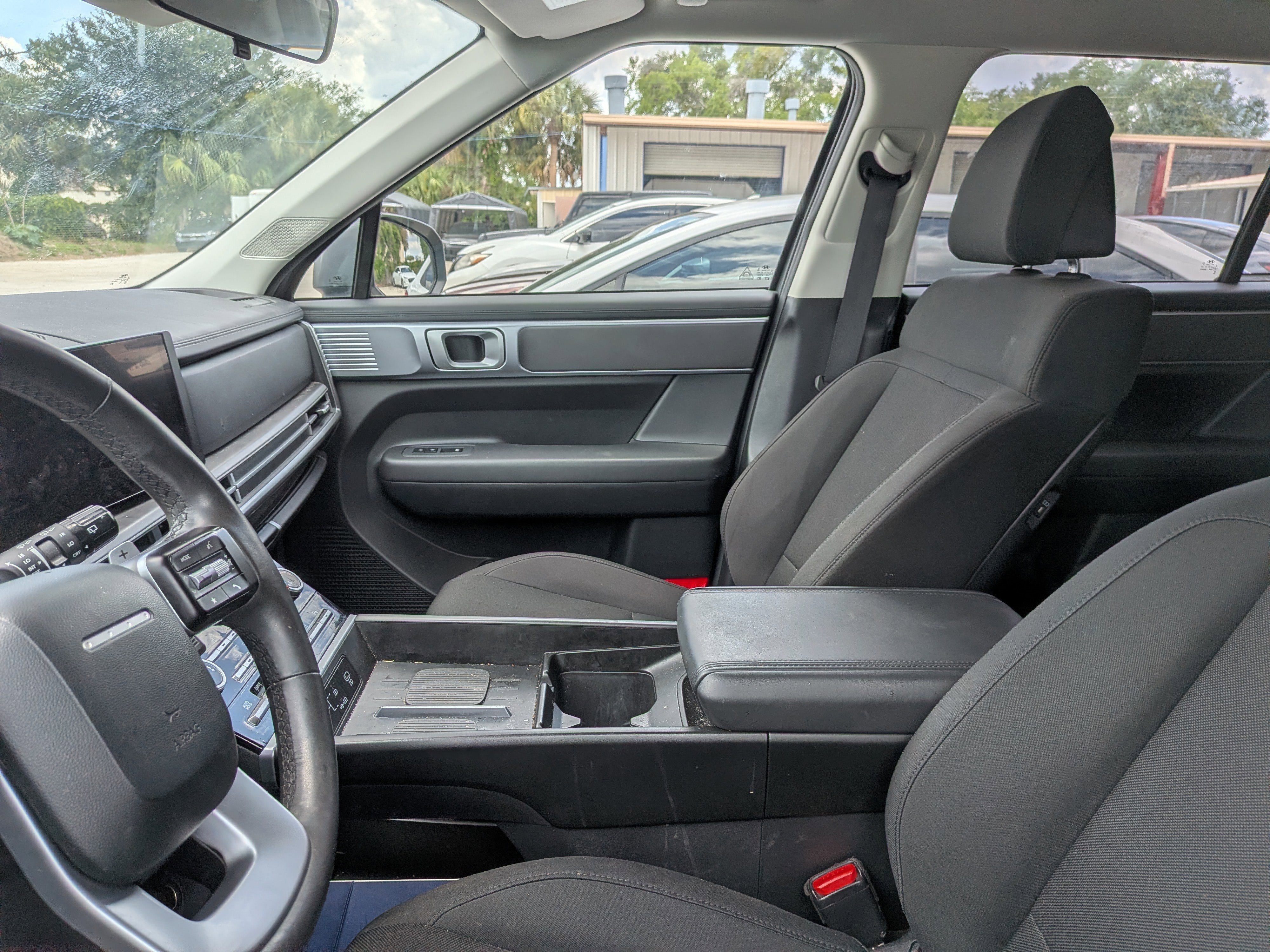 Used 2025 Hampton Gray Hyundai SE image 4
