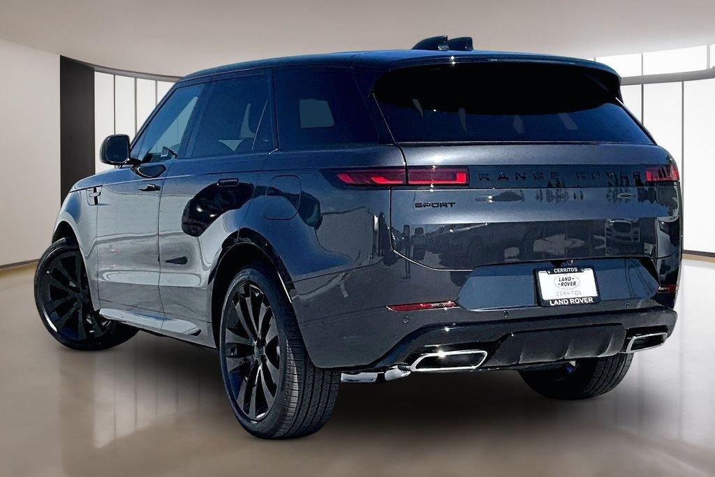 New 2026 CARPATHIAN GREY Land Rover Dynamic SE image 3