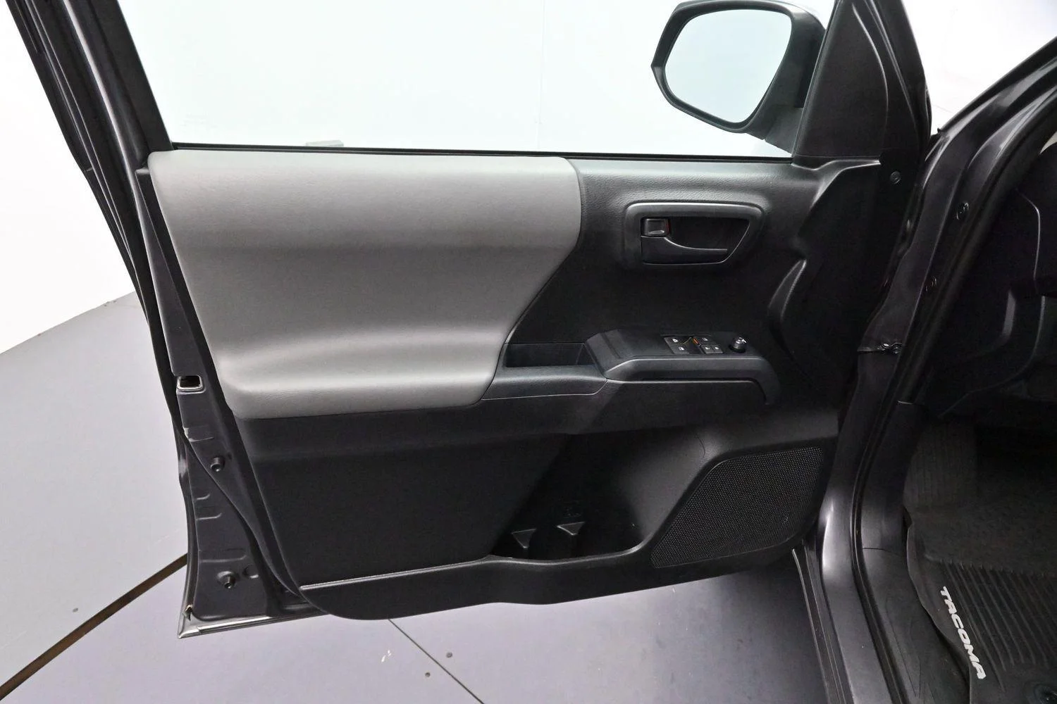 Used 2019 Magnetic Gray Metallic Toyota SR5 image 9