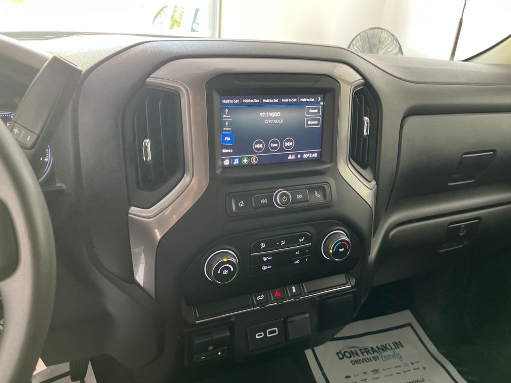 Used 2022 White Chevrolet Custom image 20