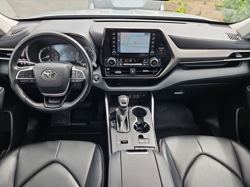 Used 2022 Silver Toyota XLE image 22