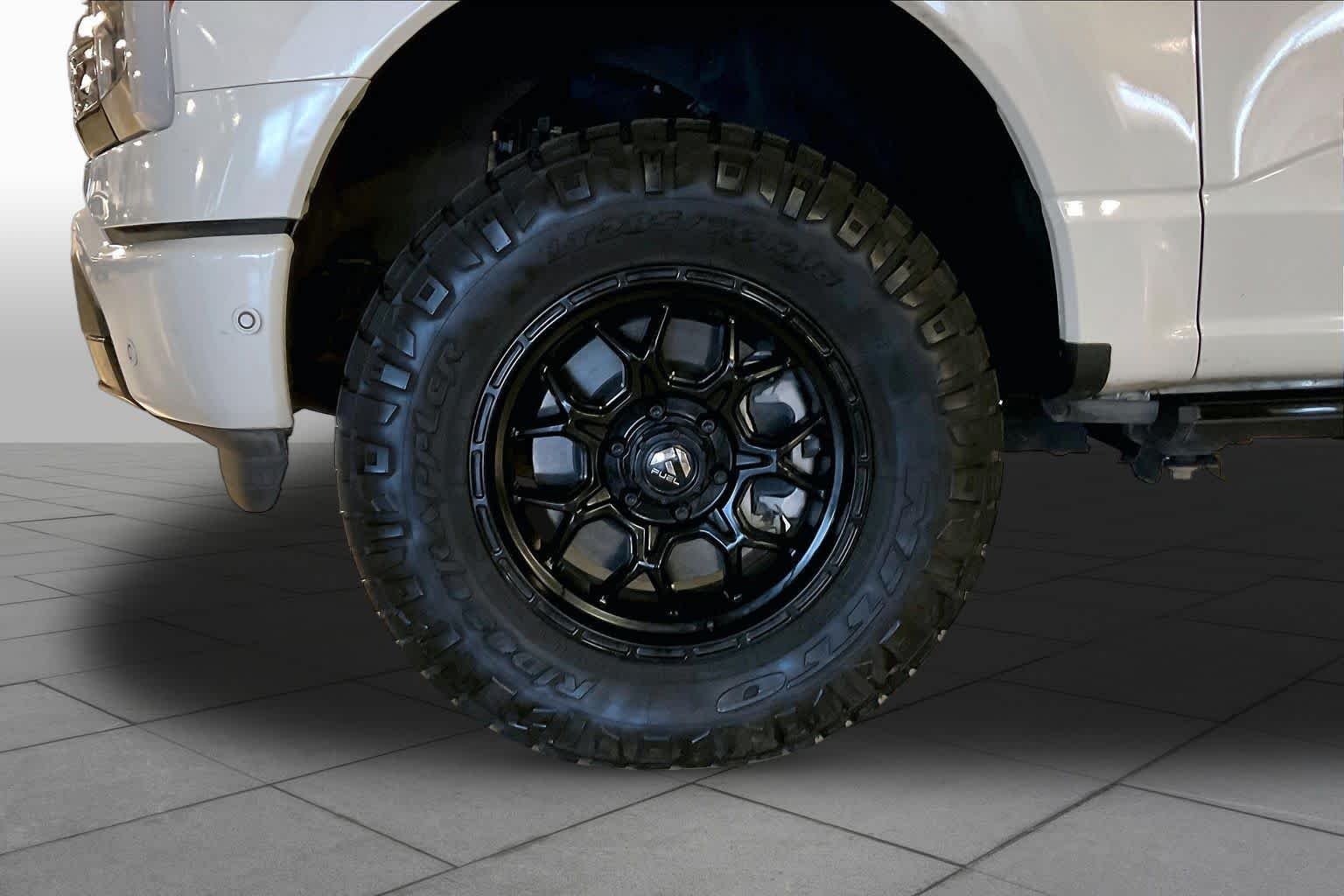 Used 2023 Star White Metallic Tri-Coat Ford Platinum image 10