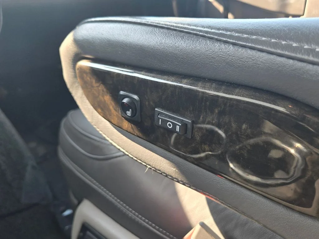 Used 2022 Black Chevrolet Explorer Limited SE image 17