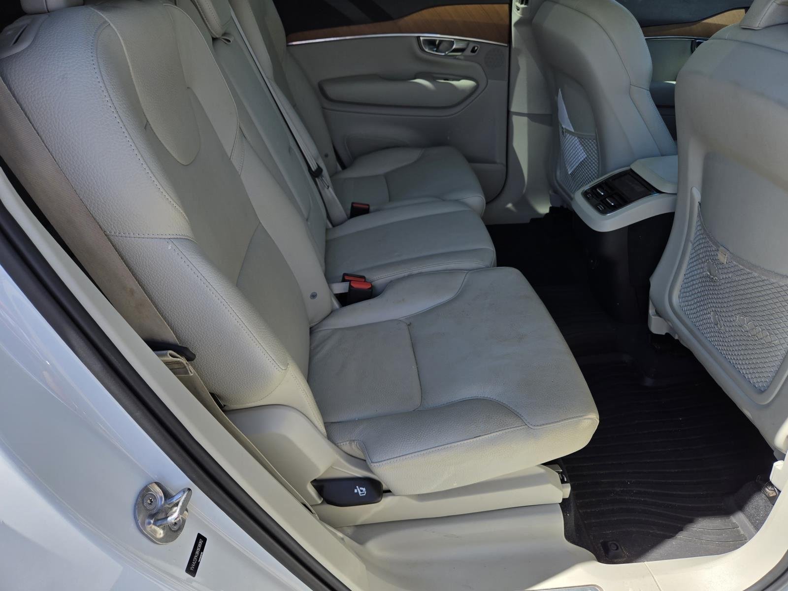Used 2022 Crystal White Metallic Volvo Momentum image 37