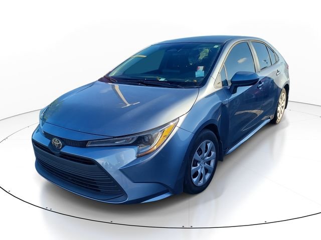 Used 2025  Toyota LE image 2