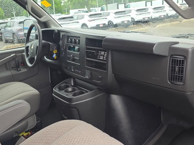2025 Chevrolet Express Passenger LT - Photo 21