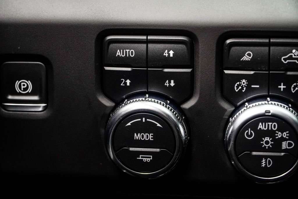 Used 2025 White GMC Denali image 32