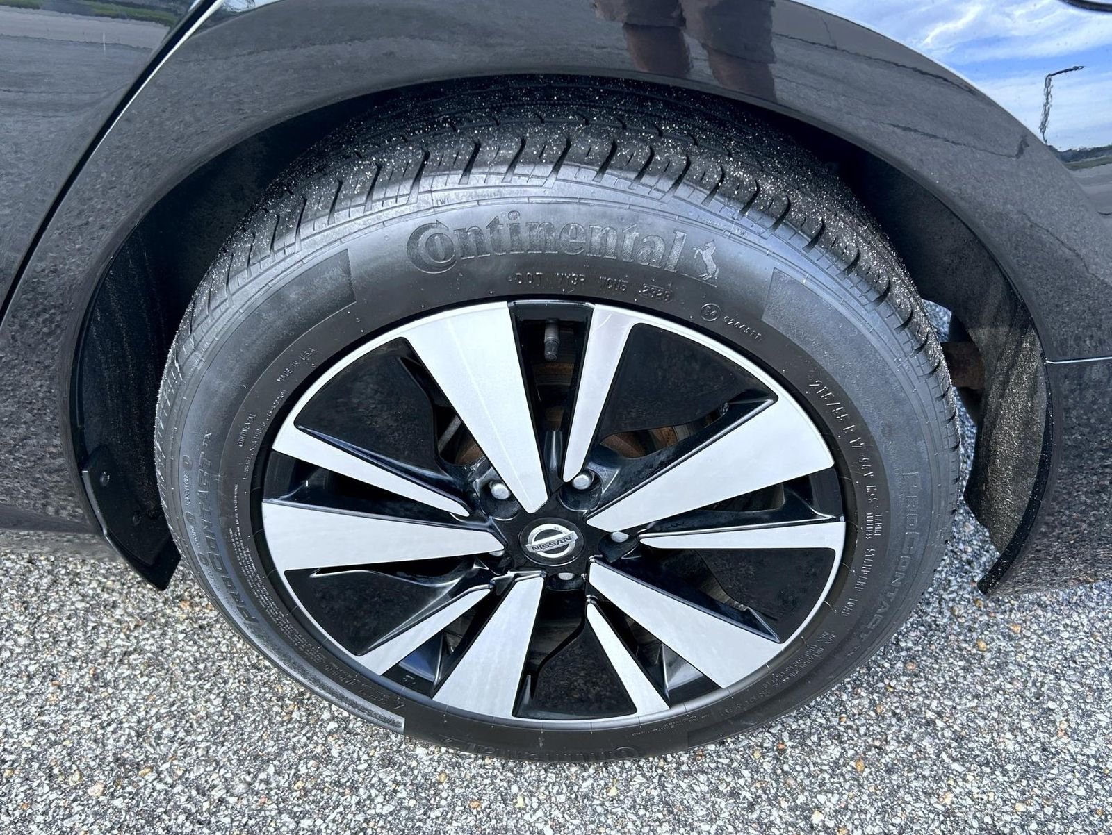 Used 2022 Black Nissan 2.5 SV image 22